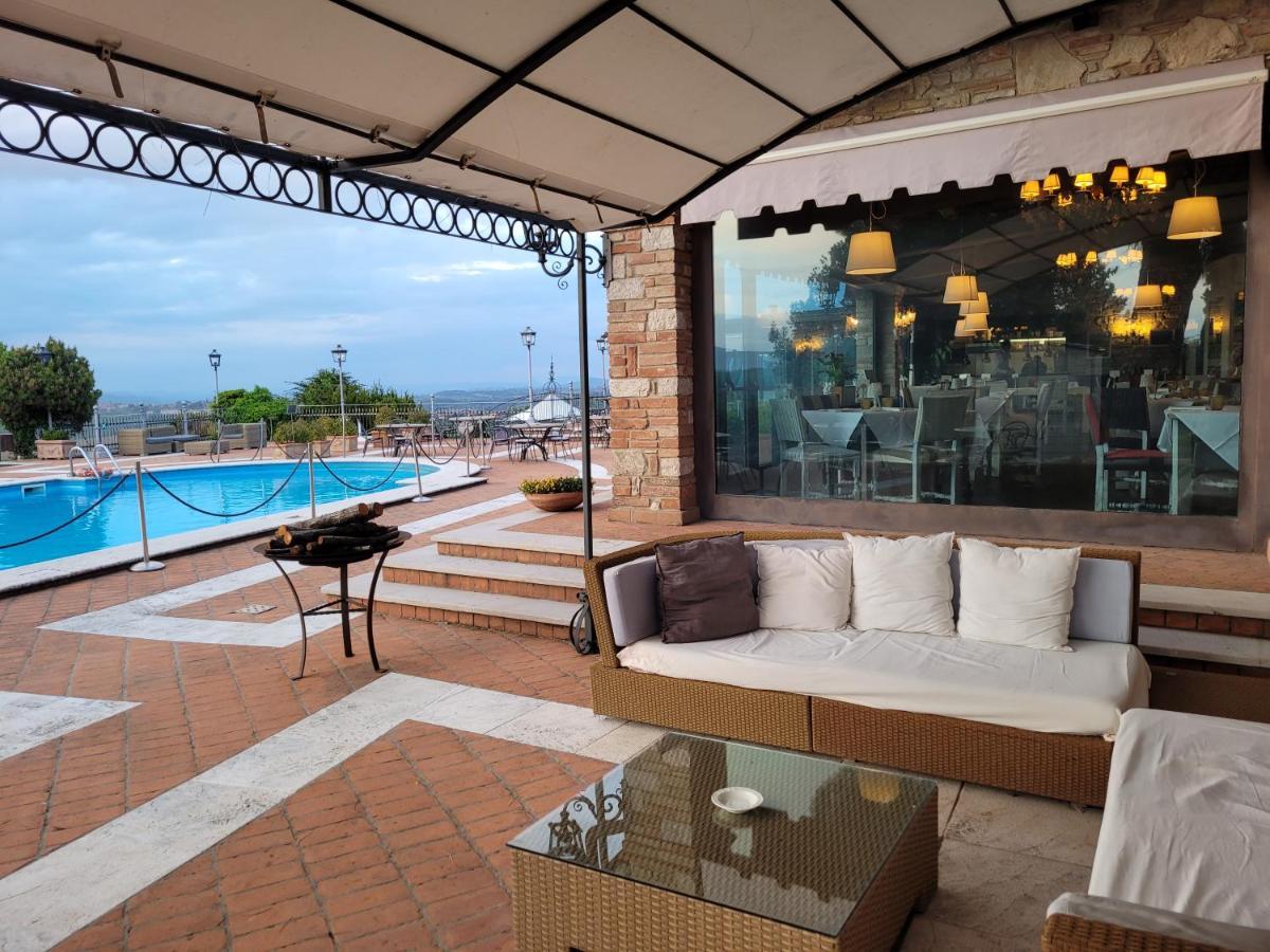 Hotel Relais Todini - Residenza D'Epoca - Luxury Historic House Esterno foto